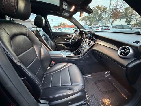 Used 2021 Mercedes-Benz GLC 300 4MATIC image 30
