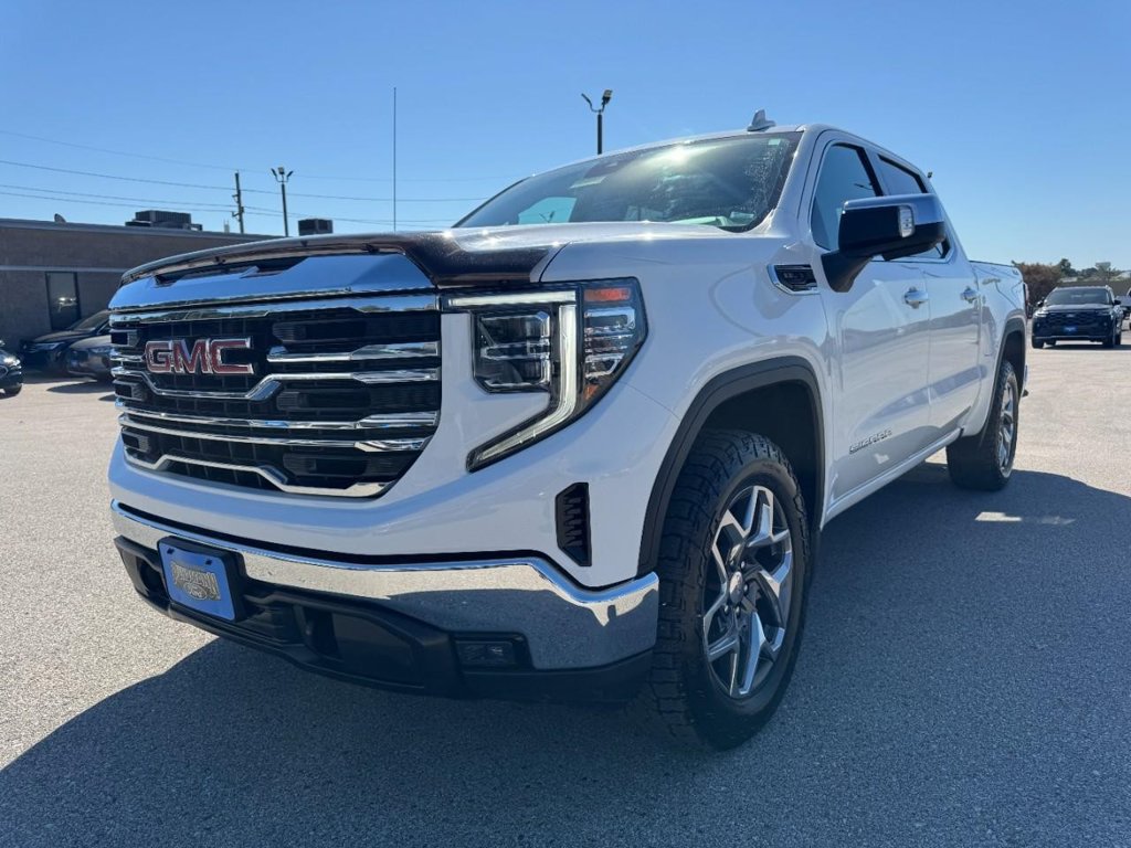 Used 2023 GMC Sierra 1500 SLT w/ SLT Premium Package AWD/4WD image 8