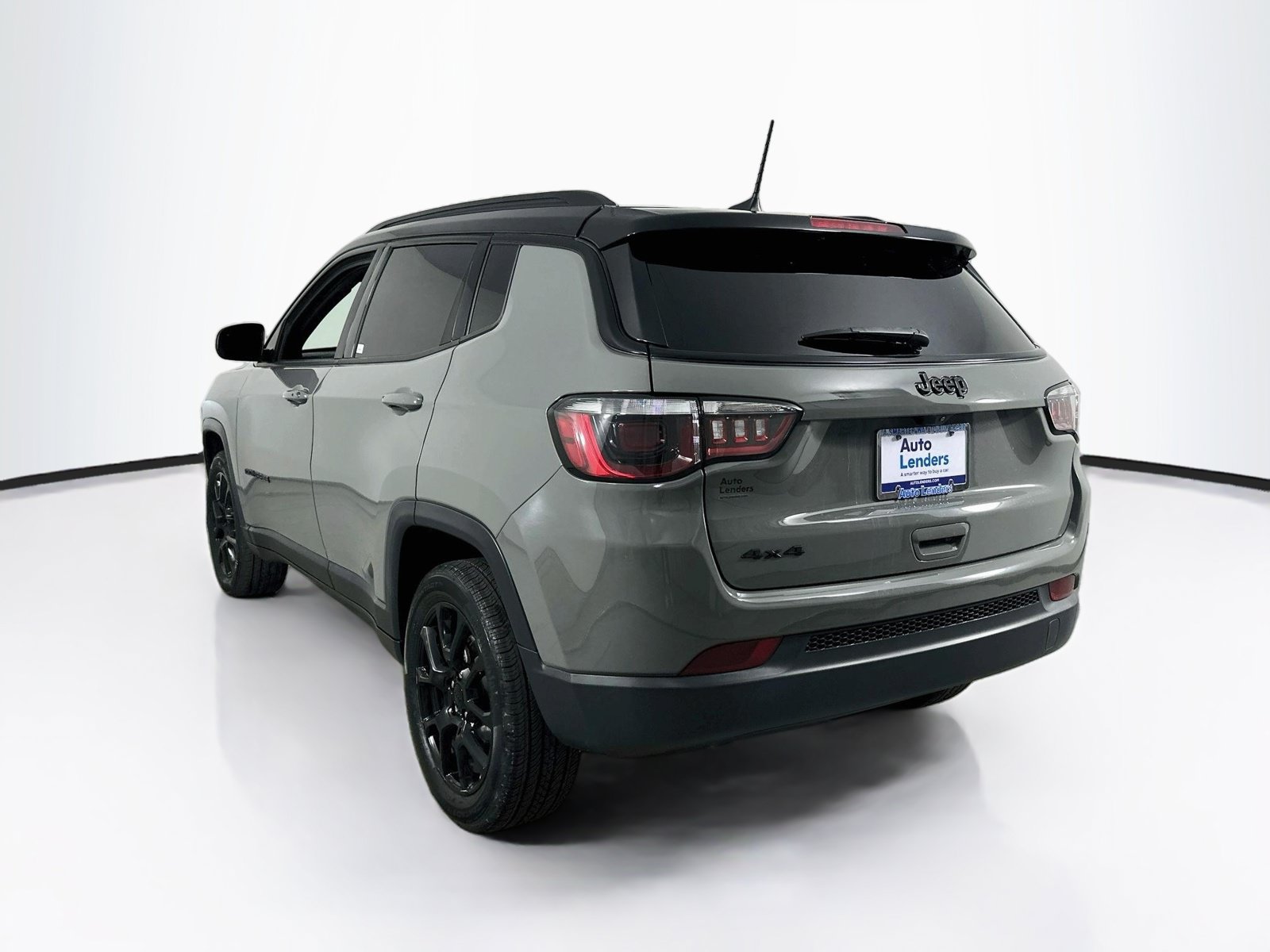Used 2024 Jeep Compass Latitude w/ Convenience Group AWD/4WD image 7