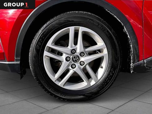 Certified 2020 Toyota C-HR LE image 9