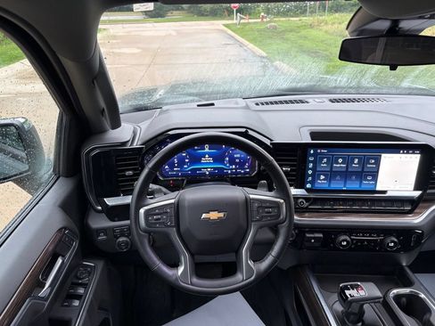 Used 2025 Chevrolet Silverado 1500 LT w/ Z71 Off-Road Package AWD/4WD image 45