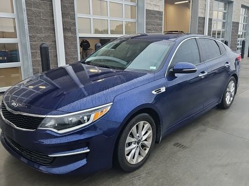 Used 2018 Kia Optima LX w/ 17" Alloy Wheels Package FWD image 3
