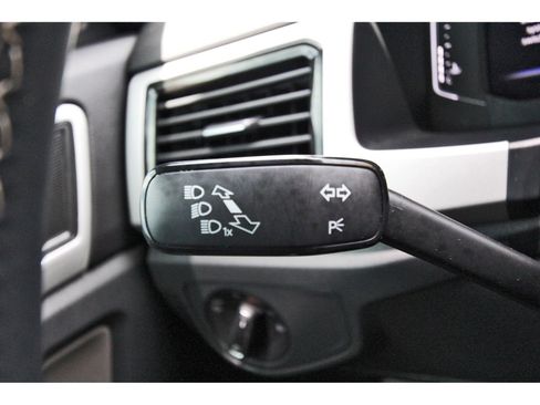 Used 2022 Volkswagen Atlas Cross Sport SE FWD image 17