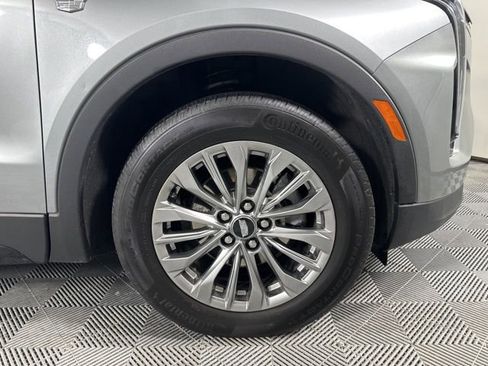 Used 2025 Cadillac XT4 Premium Luxury image 9
