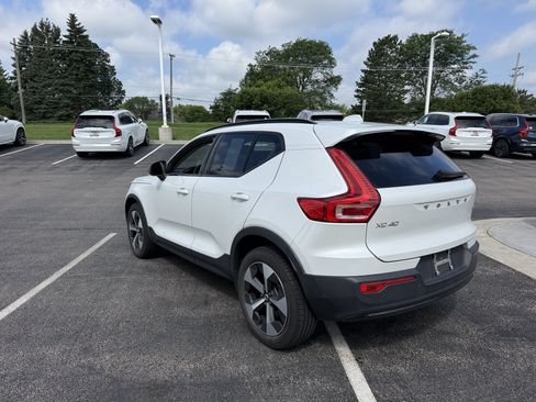 Used 2023 Volvo XC40 B5 Plus w/ Protection Package Premier AWD/4WD image 5