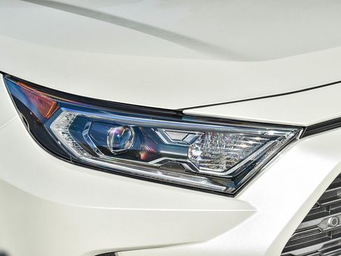 Used 2019 Toyota RAV4 Limited image 7