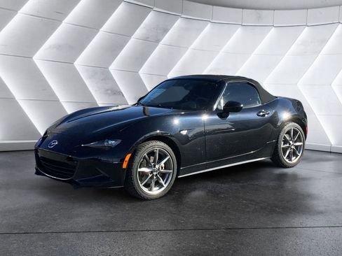 Used 2022 MAZDA MX-5 Miata Grand Touring image 3