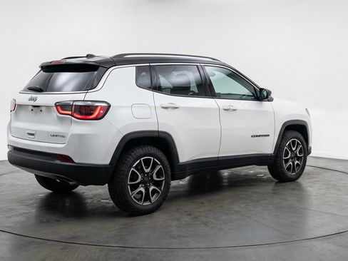 Used 2025 Jeep Compass Trailhawk AWD/4WD image 9