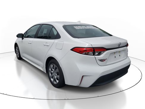 Used 2025 Toyota Corolla LE FWD image 4