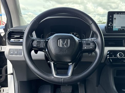 Certified 2024 Honda Pilot Touring image 39