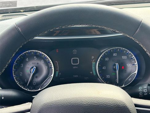 Used 2023 Chrysler Pacifica Limited image 13