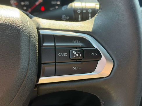Used 2023 Jeep Compass Latitude AWD/4WD image 17
