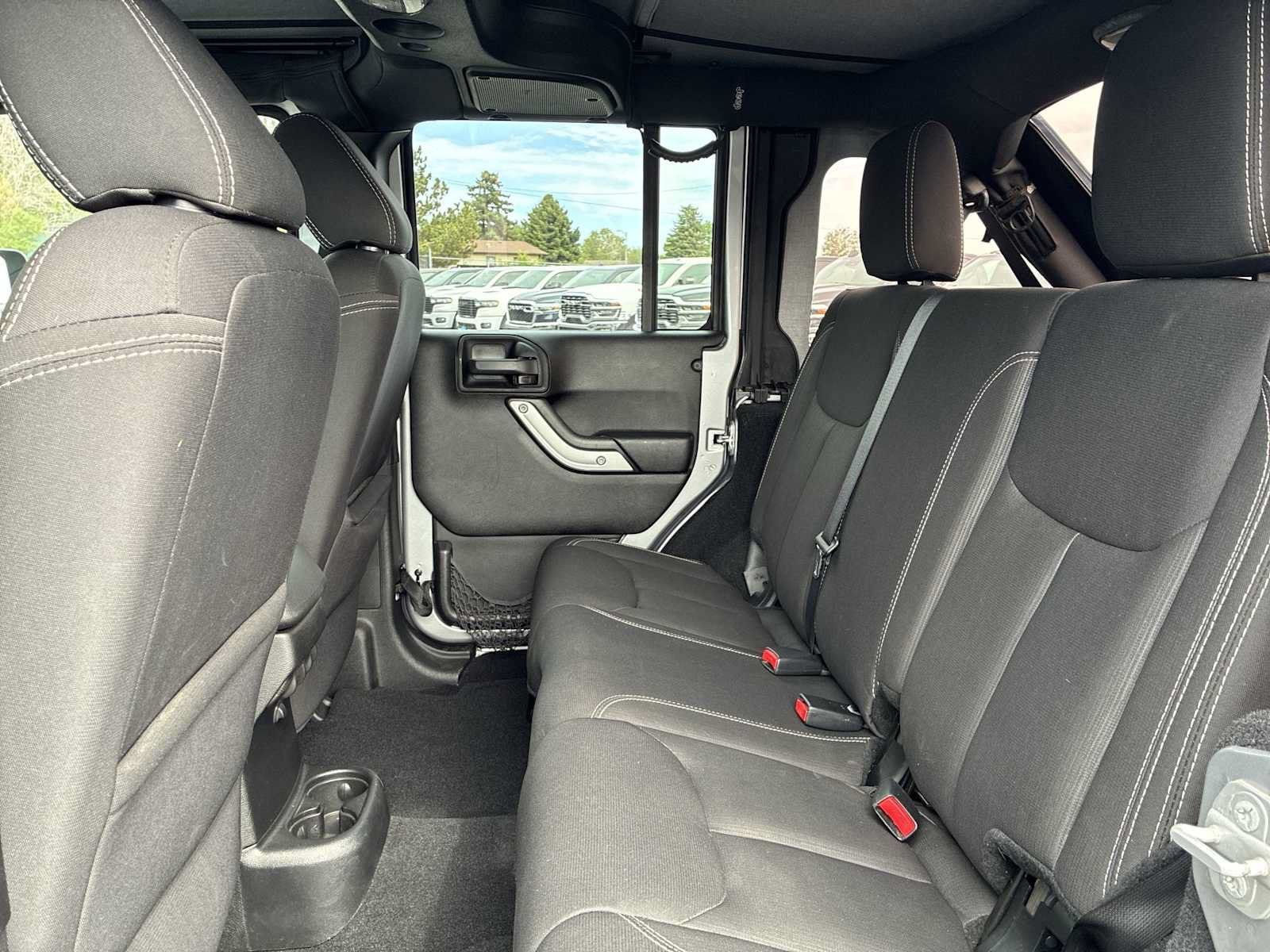Used 2015 Jeep Wrangler Unlimited Rubicon AWD/4WD image 22