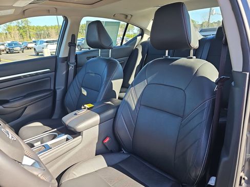 Used 2024 Nissan Altima 2.5 SR w/ SR Premium Package image 20