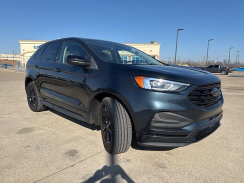 Used 2022 Ford Edge SE w/ Black Appearance Package image 17