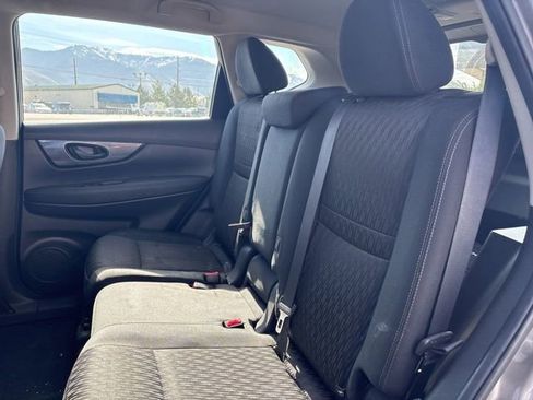 Used 2019 Nissan Rogue S image 20