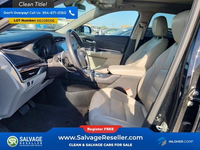 Used 2023 Cadillac XT4 Luxury w/ Cold Weather Package FWD image 9