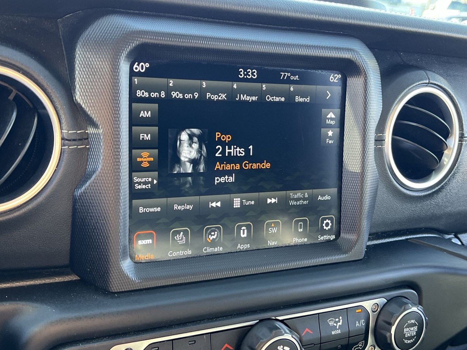 Used 2020 Jeep Wrangler Unlimited Sahara AWD/4WD image 18