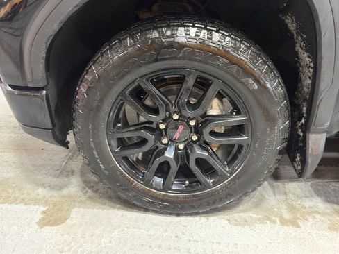 Used 2024 GMC Sierra 1500 Elevation w/ Elevation Premium Package image 9