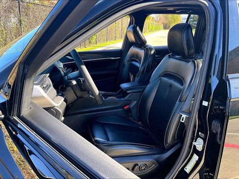 Used 2024 Jeep Grand Cherokee Limited w/ Black Appearance Package image 31