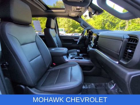 Certified 2022 Chevrolet Silverado 1500 LTZ w/ LTZ Premium Package AWD/4WD image 29