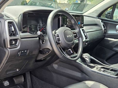 Used 2023 Kia Sorento S image 2