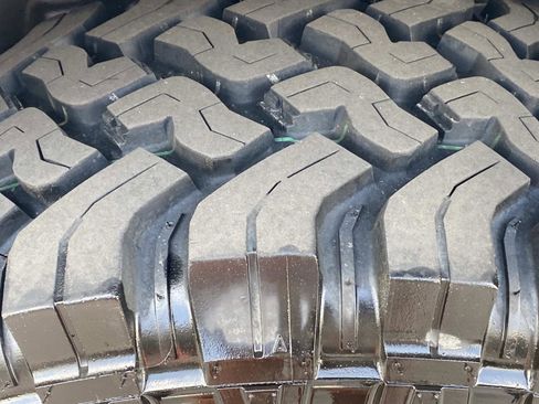 Used 2025 Jeep Wrangler Willys AWD/4WD image 16