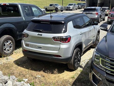 Used 2026 Jeep Compass Limited AWD/4WD image 4