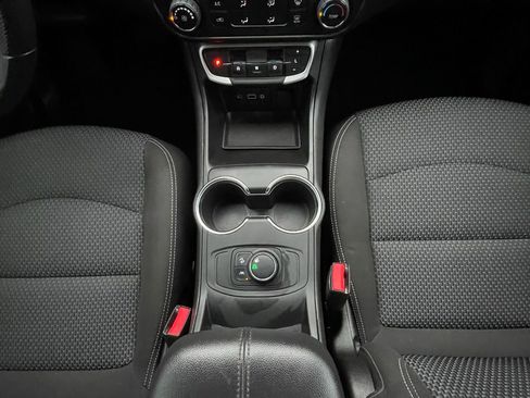 Used 2024 GMC Terrain SLE image 19