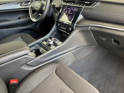 New 2025 Jeep Grand Cherokee L Laredo w/ Luxury Tech Group I image 18