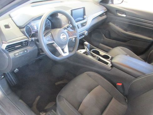 Used 2024 Nissan Altima 2.5 SV image 5