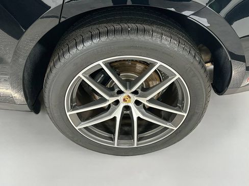 Used 2026 Porsche Macan AWD/4WD image 34