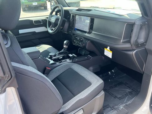 New 2025 Ford Bronco 2-Door image 31