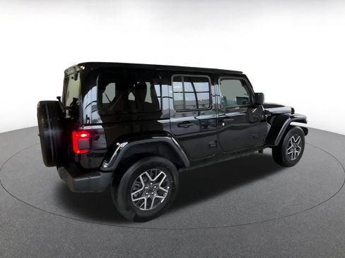 Used 2025 Jeep Wrangler Sahara image 12