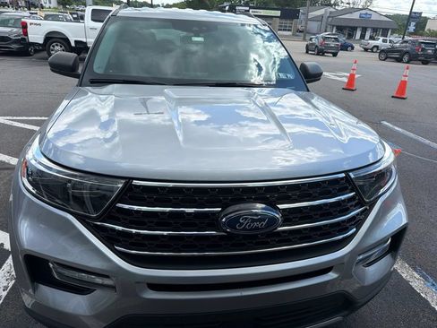 Used 2021 Ford Explorer XLT w/ Equipment Group 202A AWD/4WD image 2