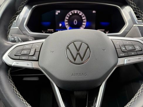Used 2023 Volkswagen Tiguan SE image 16