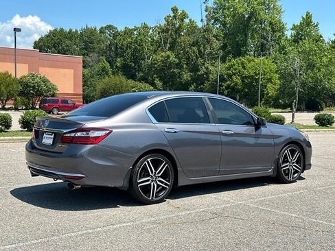 Used 2017 Honda Accord Sport image 5