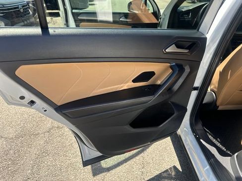 Used 2023 Volkswagen Tiguan SE w/ Panoramic Sunroof Package AWD/4WD image 25