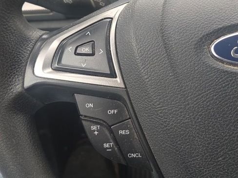 Used 2017 Ford Fusion SE FWD image 33