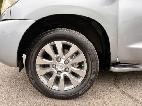Used 2010 Toyota Sequoia Limited AWD/4WD image 40