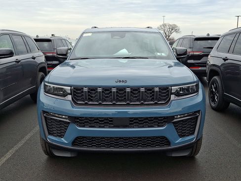 New 2026 Jeep Grand Cherokee L Limited w/ Limited Altitude Package AWD/4WD image 2