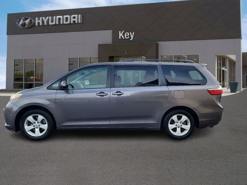 Used 2015 Toyota Sienna LE image 6