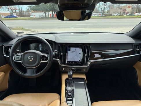 Used 2017 Volvo S90 T6 Momentum w/ Vision Package image 15