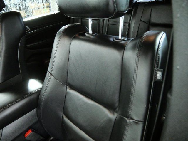 Used 2019 Jeep Grand Cherokee Limited AWD/4WD image 16