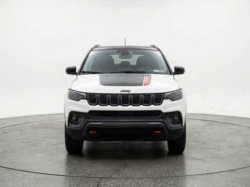 Used 2025 Jeep Compass Trailhawk AWD/4WD image 2