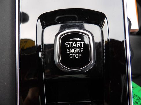 Certified 2025 Volvo XC90 B5 Plus image 26