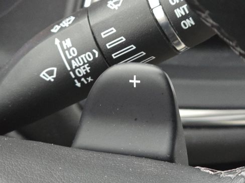 Used 2024 Buick Enclave Avenir image 18