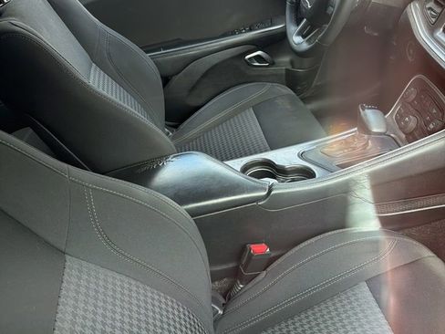 Used 2019 Dodge Challenger SXT w/ Blacktop Package image 8