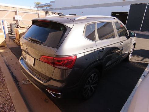 Certified 2023 Volkswagen Taos SE image 3