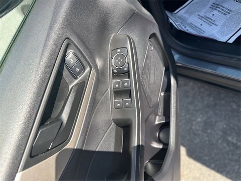 Used 2022 Ford Escape SE image 25